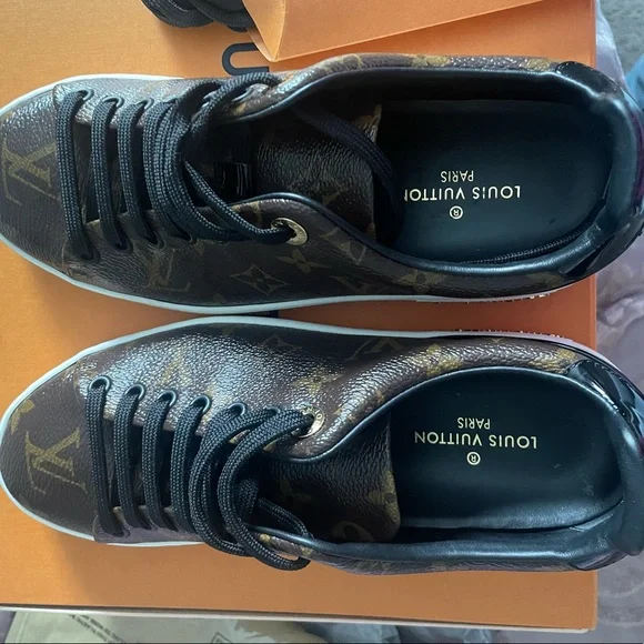 Louis Vuitton Front row Sneakers - Picture 8 of 8